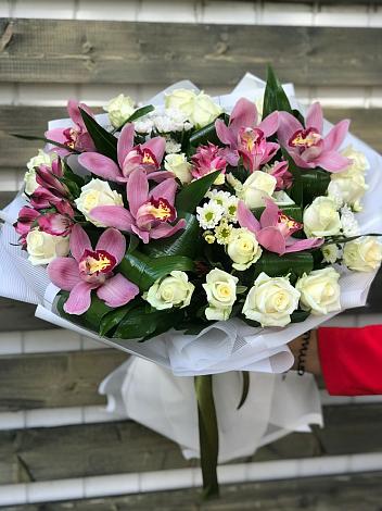 Букет цветов из: Розы и Хризантемы в Сельниково