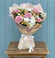 Букет цветов из:  Гвоздики, Орхидеи и Розы в Сельниково