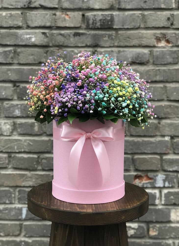 Цветочная композиция из Гипсофила и Розы в шляпной коробке в Сельниково