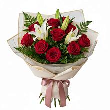 Букет цветов из:  Лилии и Розы в Сельниково