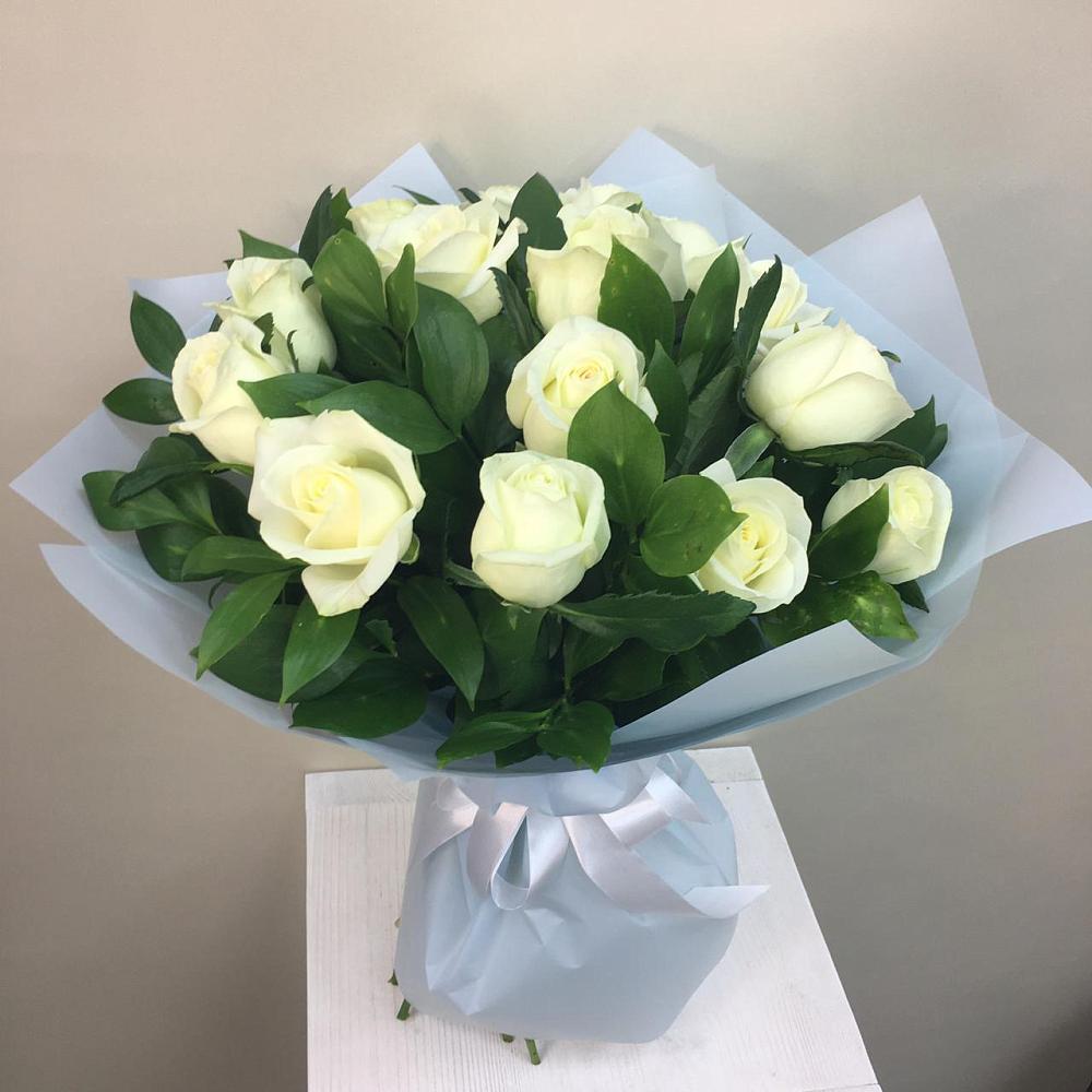Букет 15 Белых роз Проуд в Сельниково