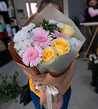 Букет цветов из:  Герберы, Розы и Хризантемы в Сельниково