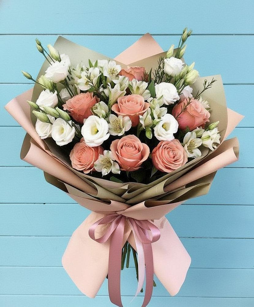 Букет цветов из: Розы, Альстромерии и Лизиантусы в Сельниково