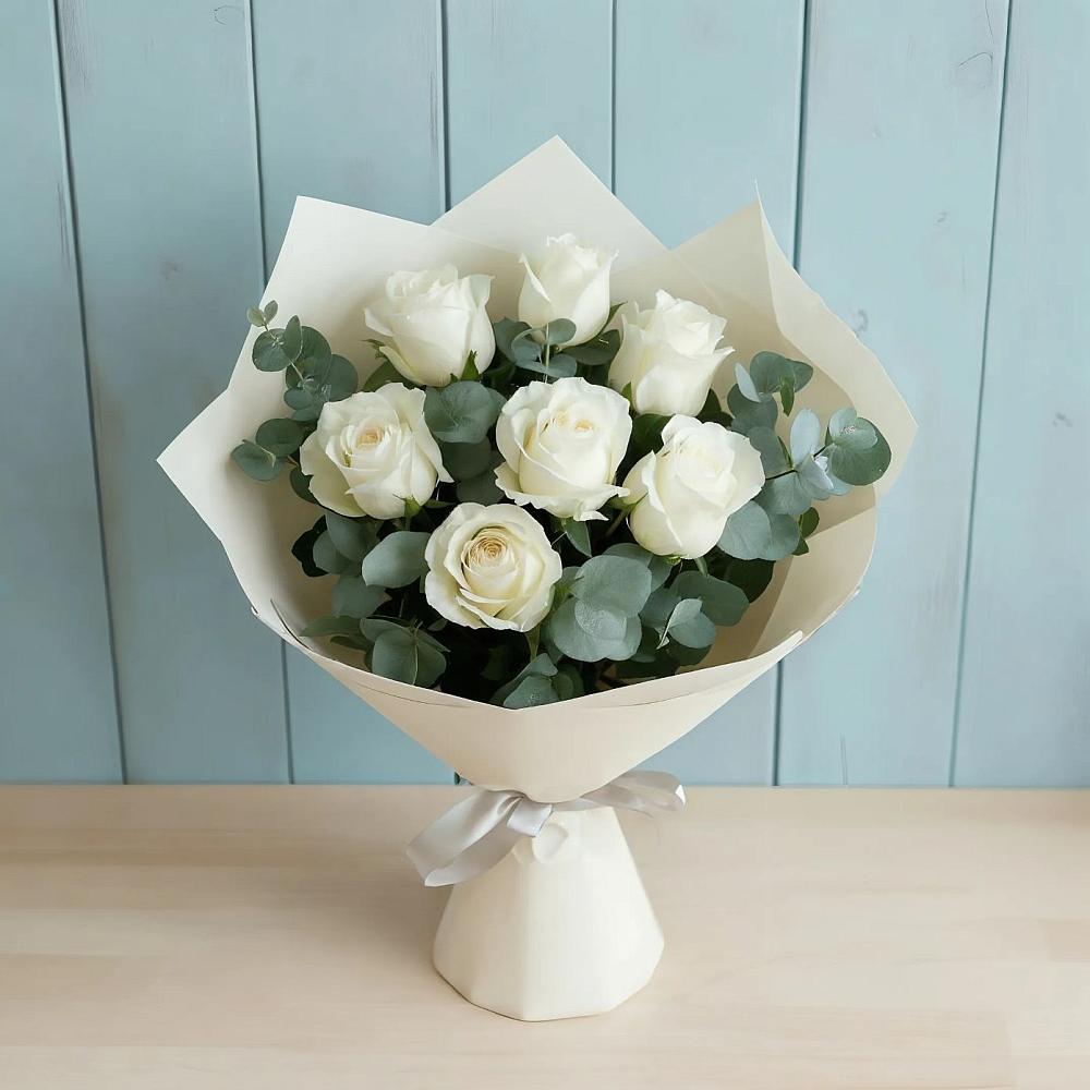 Букет Белые розы в Эвкалипте в Сельниково