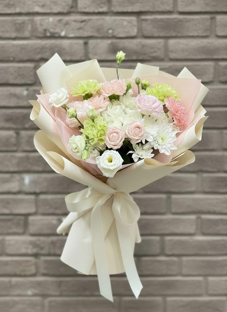 Букет цветов из: Гвоздики, Розы, Лизиантусы и Хризантемы в Сельниково