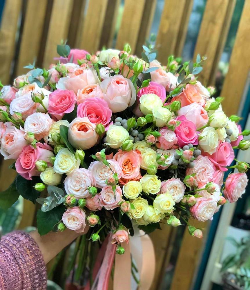 Букет цветов из: Розы в Сельниково