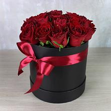 Цветочная композиция из Розы в шляпной коробке в Сельниково